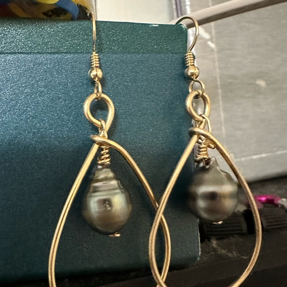 14k Goldfill earrings with authentic Tahitian pearls - Picture 3 of 3